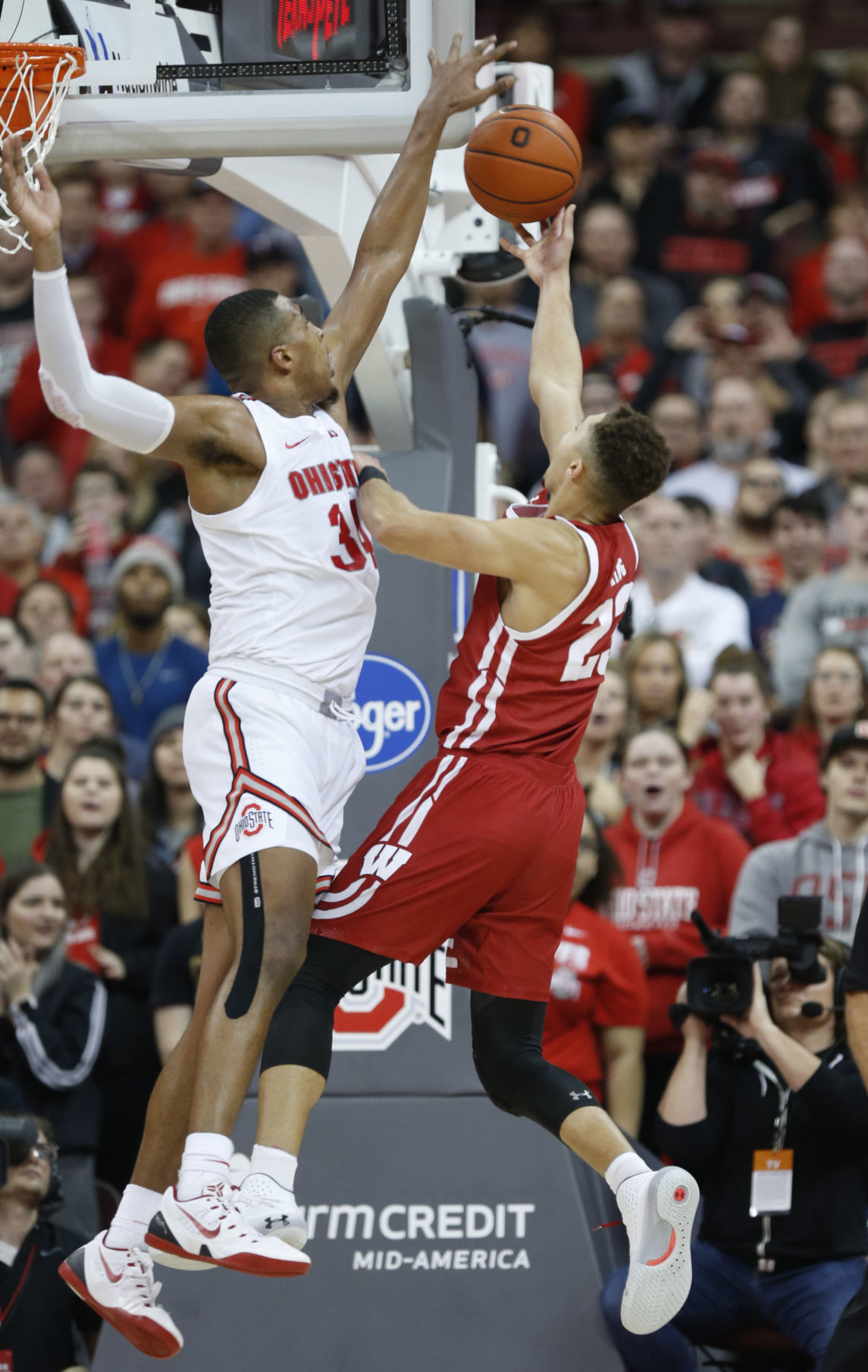 Badgers 61, Buckeyes 57